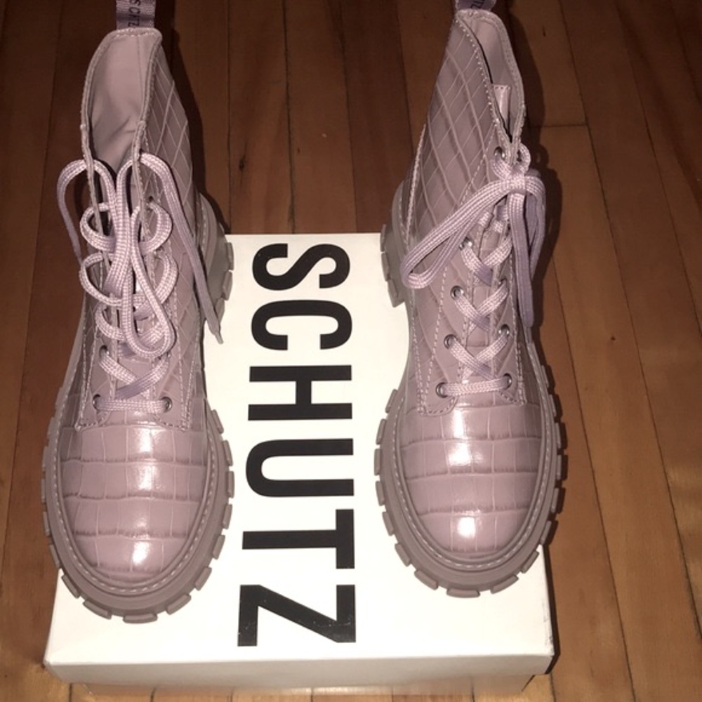 💥NWB💥Schutz Women’s Orly Croc-Embossed Combat Boot Sz. 10